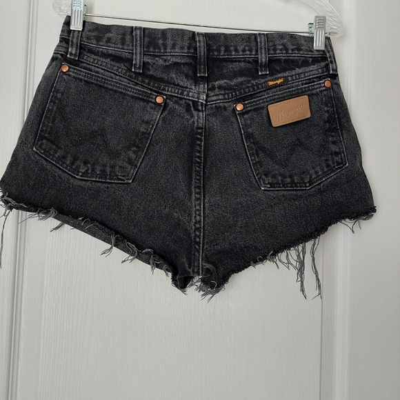 Wrangler Cut off Shorts Size Waist 32 Black - Picture 5 of 8